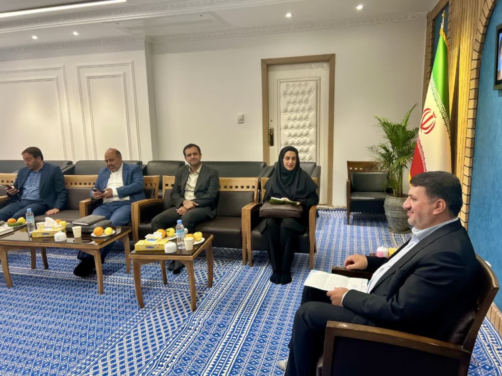 نشست مشترک استاندار یزد با مدیرعامل شرکت آرا پژوهان امین یزد